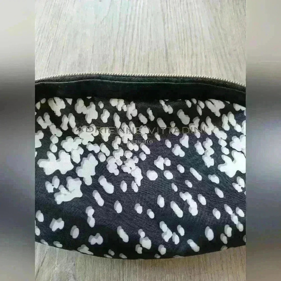 Adrienne Vittadini Cosmetics pouch black and white - Picture 2 of 4